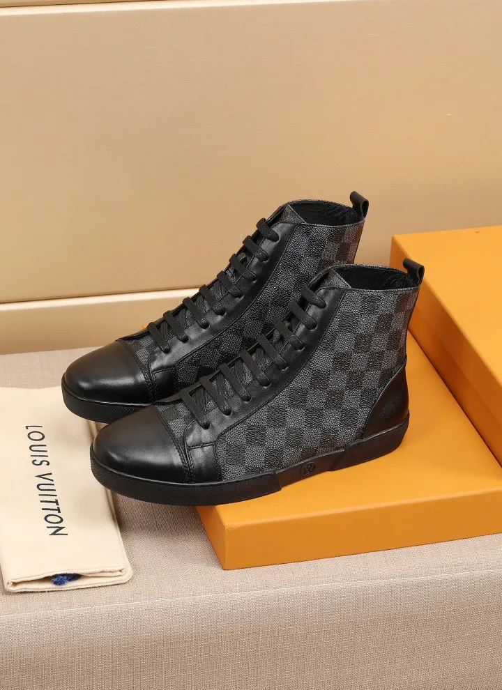 Factory price: 400💰【LV】Official website popular series 🇮🇹🇮🇹1:1 production, selected high-end imported cowhide, sheepskin lining with sheepskin pads, paired with Louis Vuitton Monogram Ecli men's shoes 💰se canvas and pure black rubber soles, the ultimate simple design perfectly interprets the latest inspiration for shoes, integrating classics and fashion. 🔍🔍High quality, worth having. The bottom car thread will never be unglued. Sellers are welcome to sell as shown in the picture above. We can send one piece on behalf of you. Number of yards: 38-44 (45 yards can be customized)